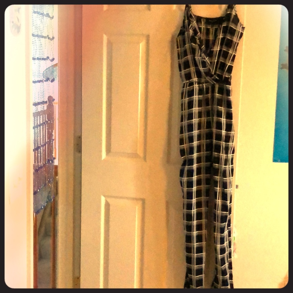 Very comfortable and long (I’m 5’3”) jumpsuit!